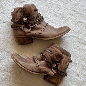 Women’s Brown Ankle Boots with Accents